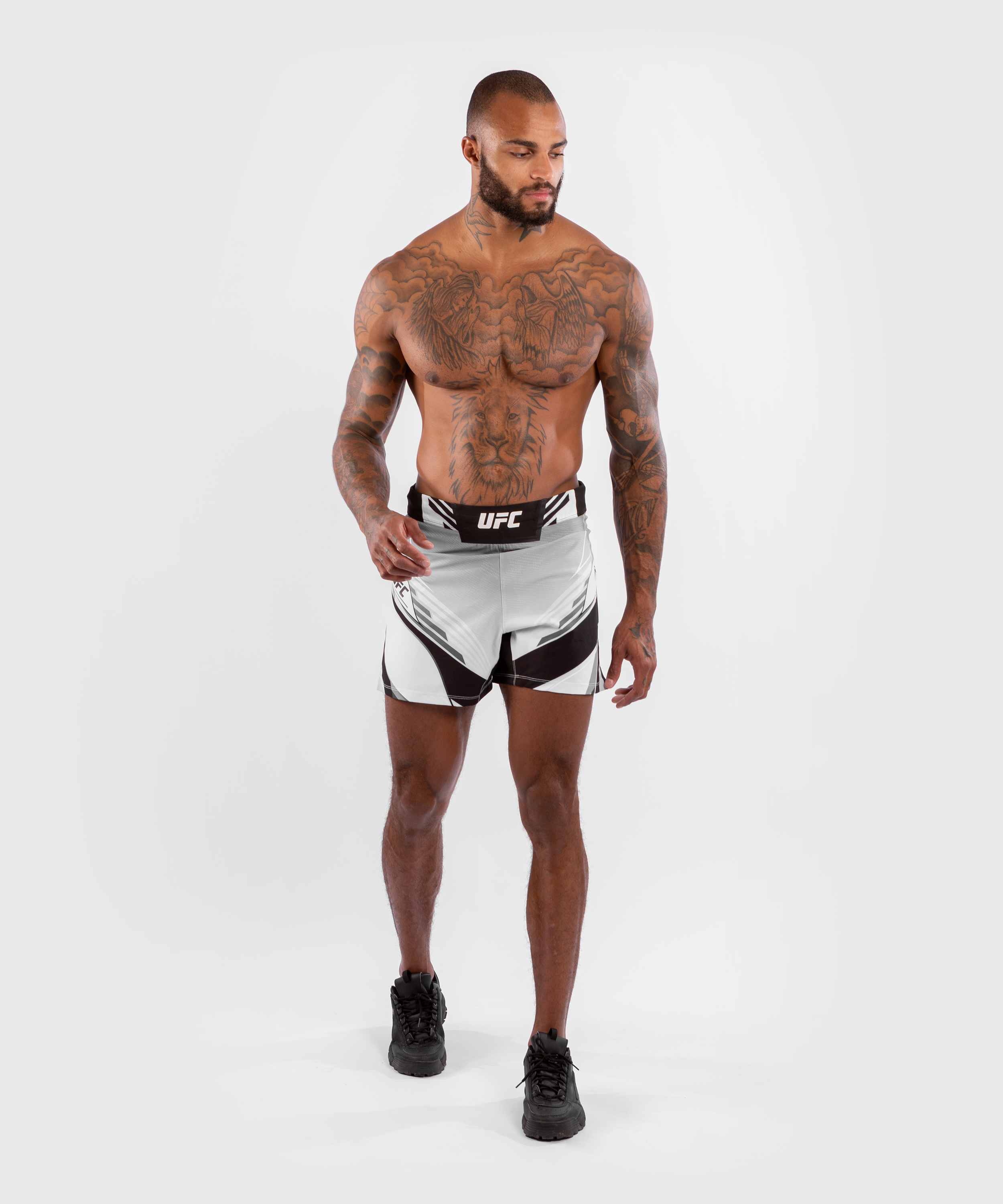 Venum Men's UFC Authentic Fight Night Vale Tudo Shorts-Long Fit White :  : Clothing, Shoes & Accessories