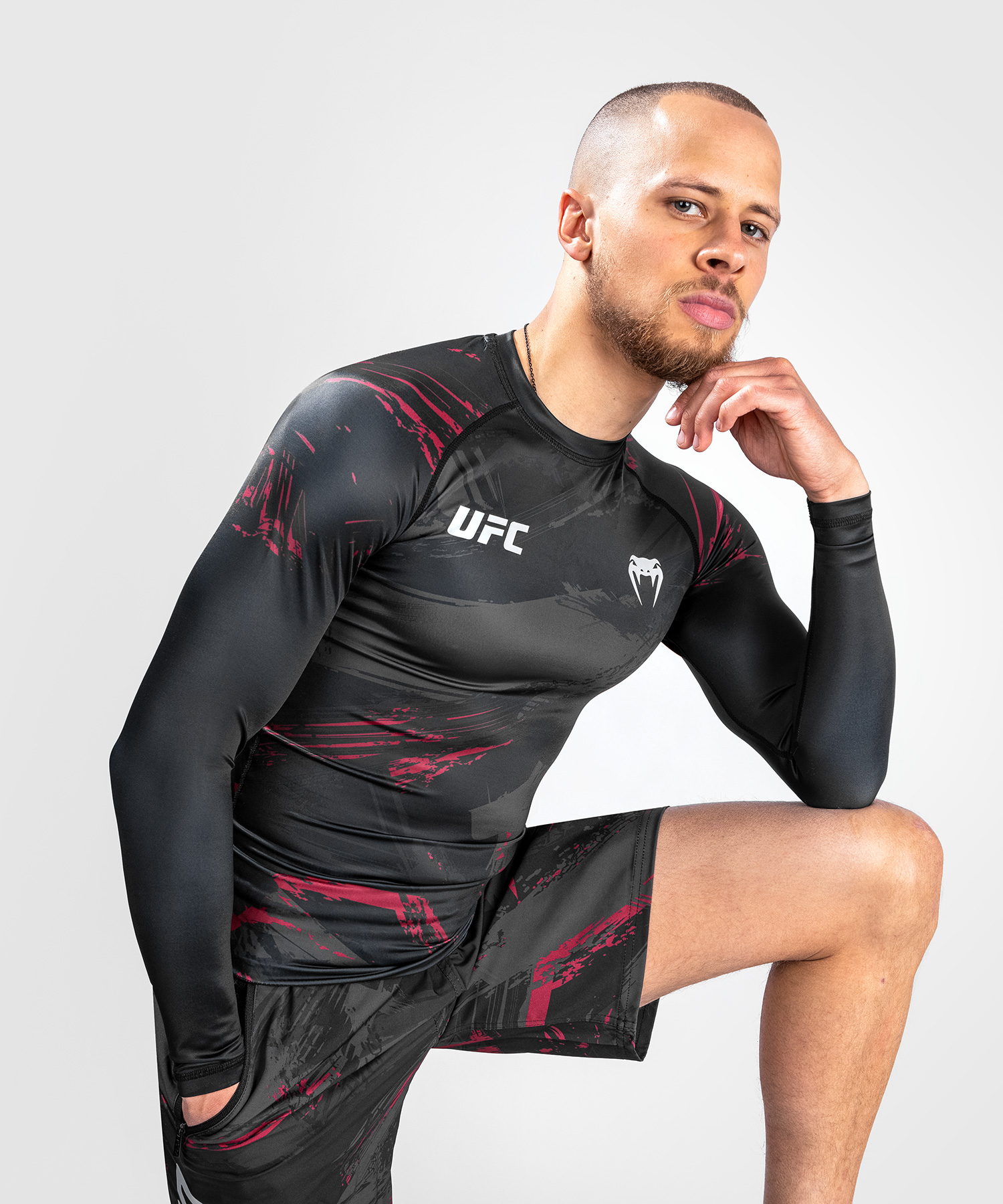 UFC VENUM AUTHENTIC FIGHT WEEK 2.0 LONG SLEEVE RASHGUARD - BLACK & RED