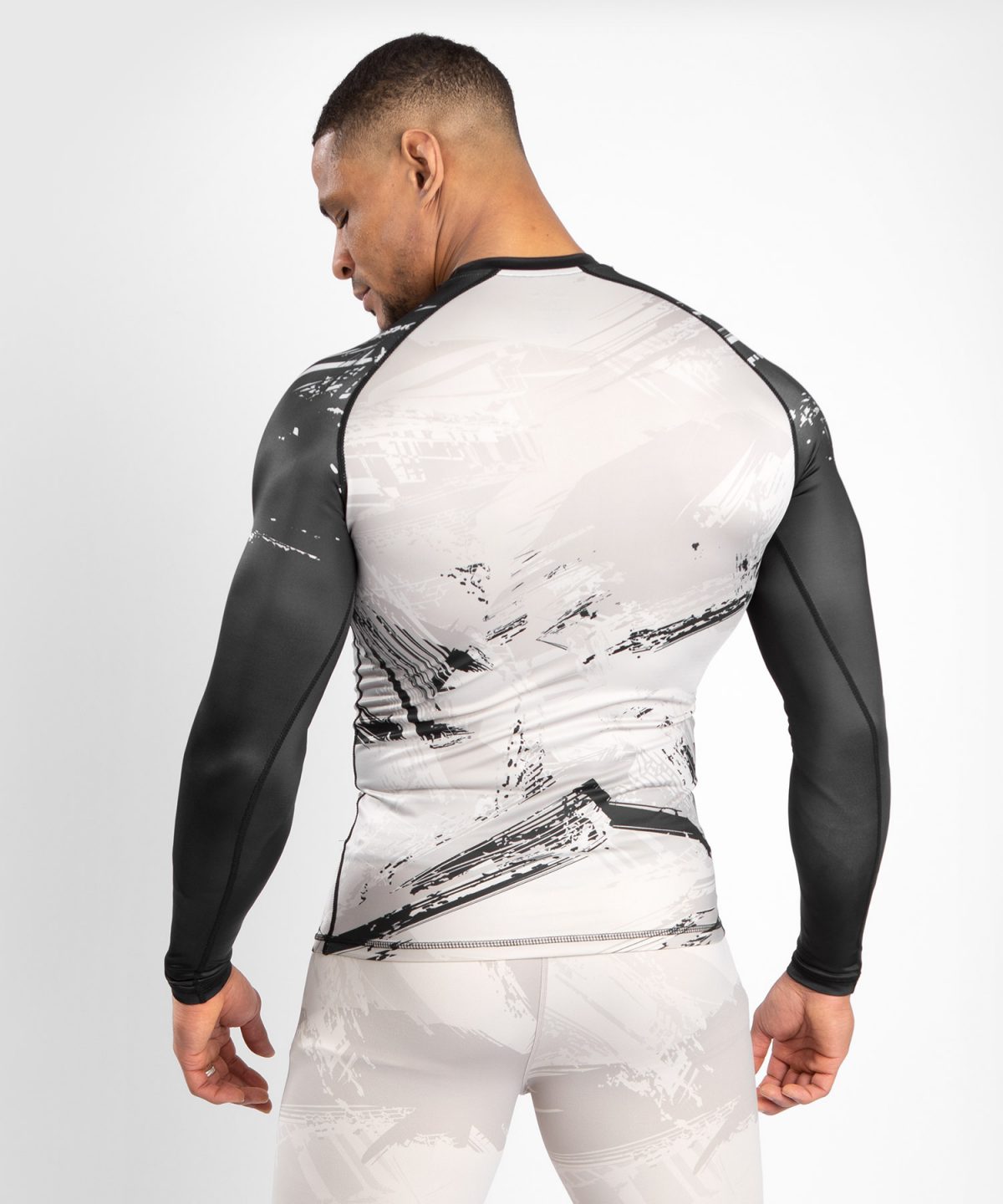 UFC VENUM AUTHENTIC FIGHT WEEK 2.0 LONG SLEEVE RASHGUARD - BLACK & SAND - Image 3