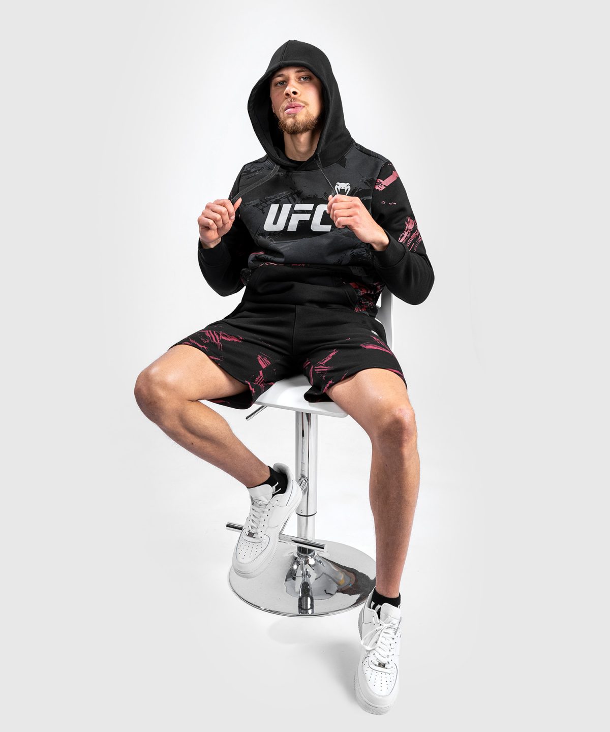 UFC VENUM AUTHENTIC FIGHT WEEK MEN’S 2.0 PULLOVER HOODIE - BLACK/RED - Image 2