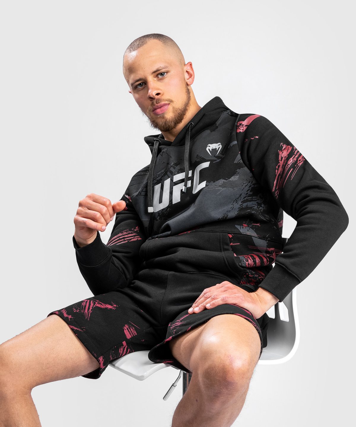 UFC VENUM AUTHENTIC FIGHT WEEK MEN’S 2.0 PULLOVER HOODIE - BLACK/RED - Image 4