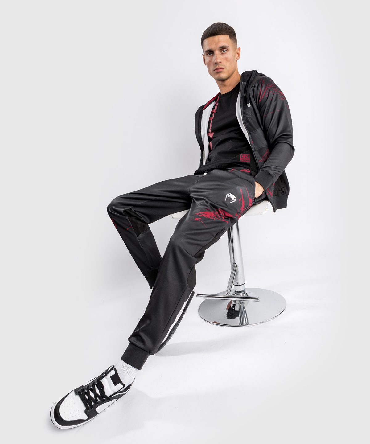UFC VENUM AUTHENTIC FIGHT WEEK MEN’S 2.0 ZIPPED HOODIE - BLACK/RED - Image 4