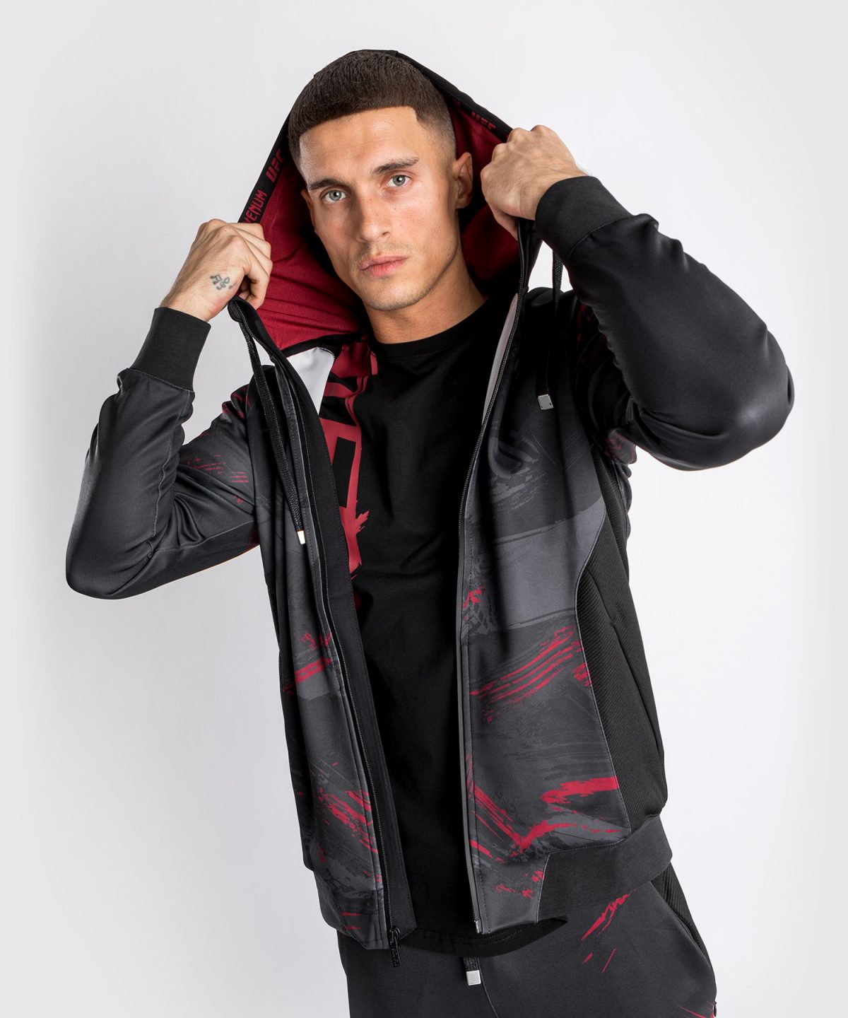 UFC VENUM AUTHENTIC FIGHT WEEK MEN’S 2.0 ZIPPED HOODIE - BLACK/RED - Image 5