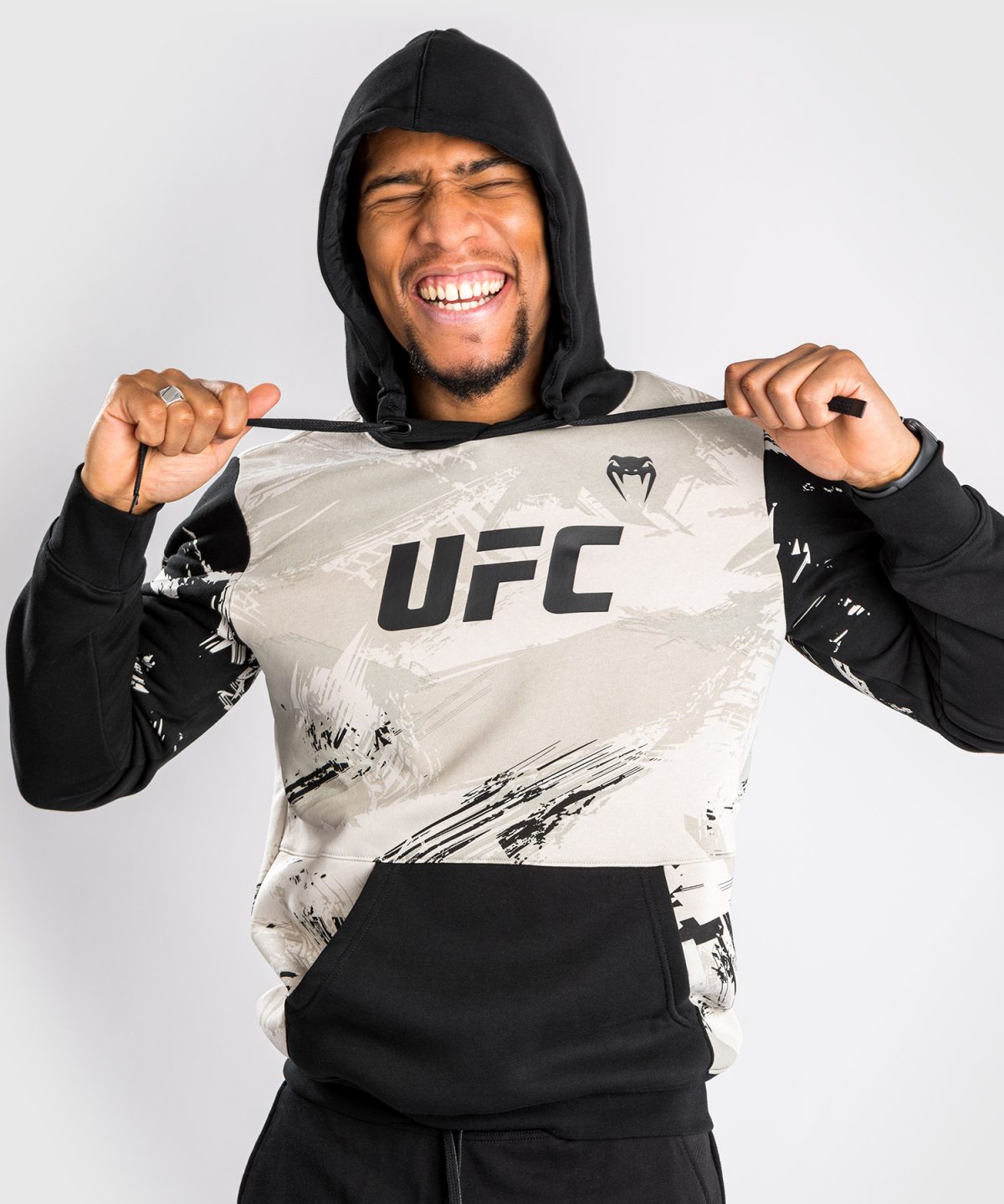 UFC VENUM AUTHENTIC FIGHT WEEK MEN’S 2.0 PULLOVER HOODIE - SAND/BLACK - Image 2