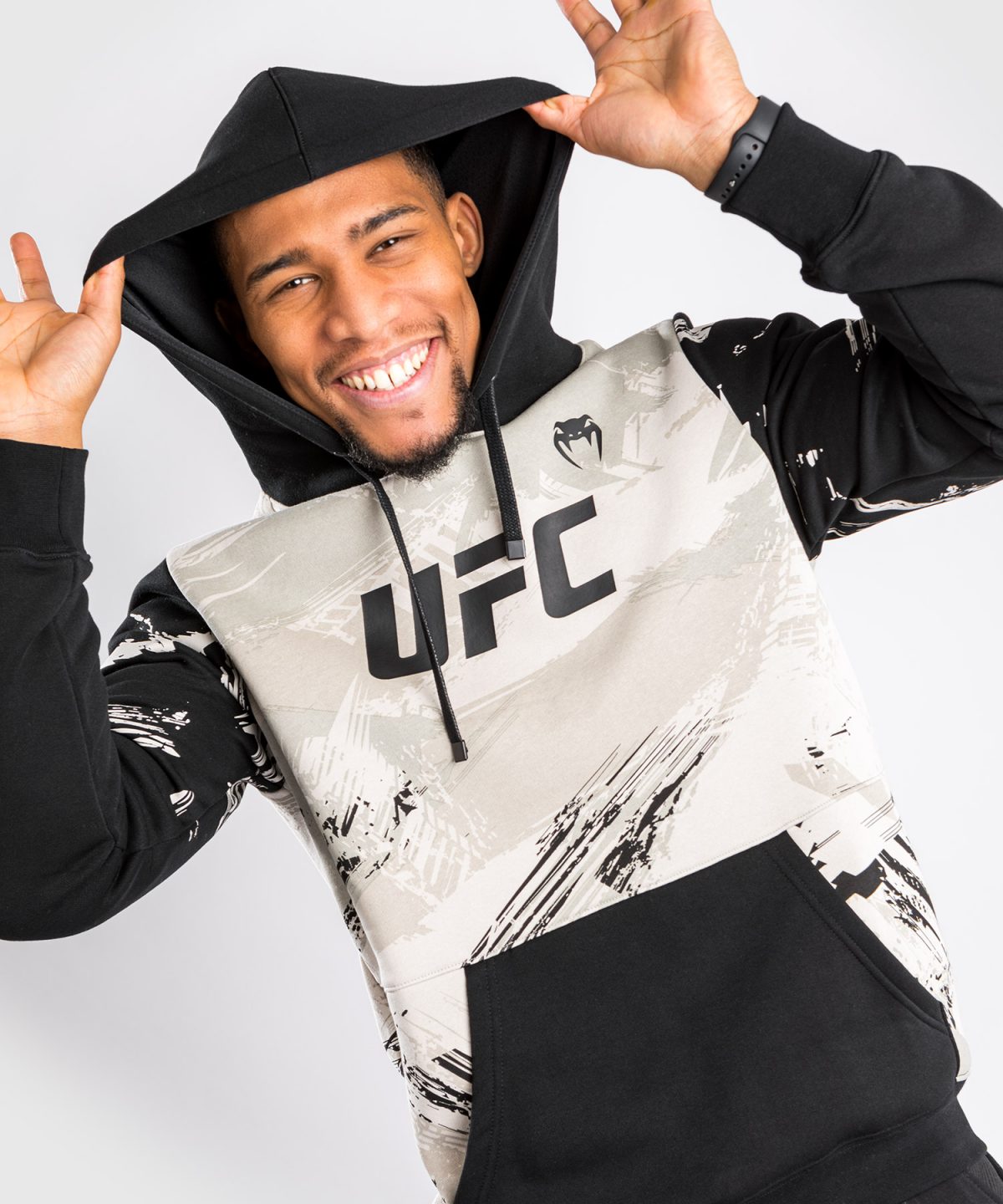 UFC VENUM AUTHENTIC FIGHT WEEK MEN’S 2.0 PULLOVER HOODIE - SAND/BLACK - Image 3