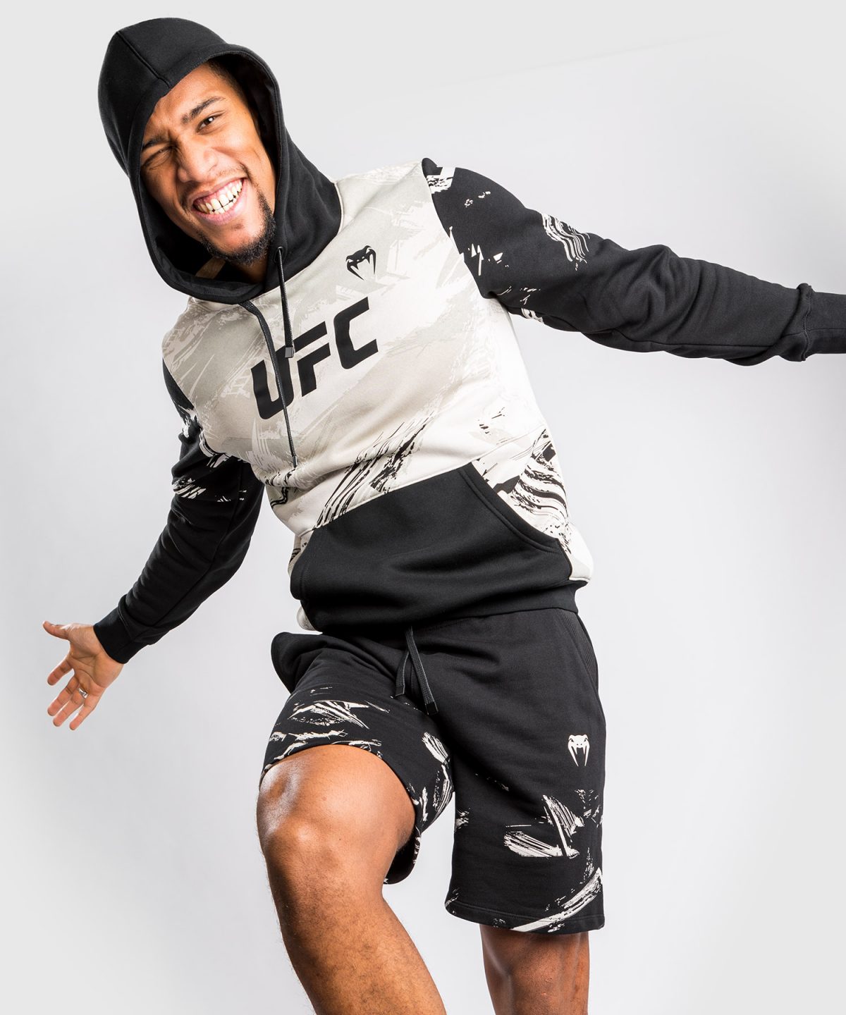 UFC VENUM AUTHENTIC FIGHT WEEK MEN’S 2.0 PULLOVER HOODIE - SAND/BLACK - Image 4