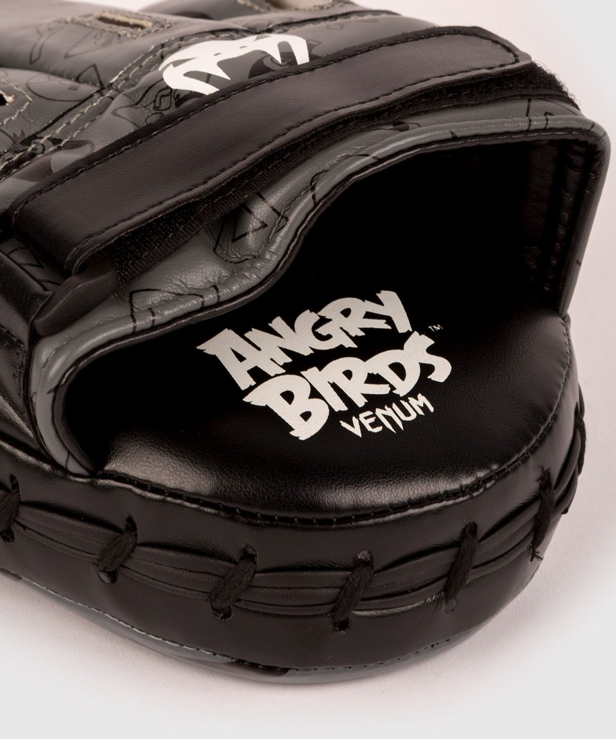 9d3d1f6d33501d1a7767ea9cc31962e996b68ad8_PAO_HUNGRYBIRD_BLACK_06 VENUM ANGRY BIRDS FOCUS MITTS - BLACK - Image 5