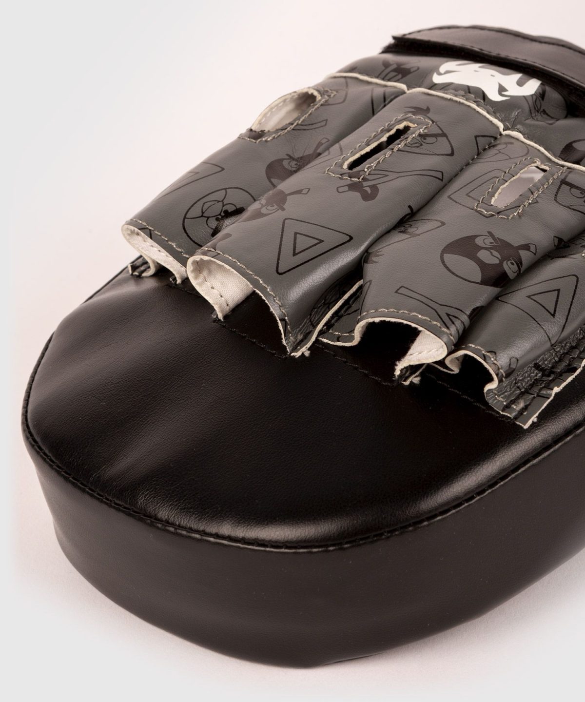 d7abcd1117fd09f41e9ae09dfa55dd718f93e0a8_PAO_HUNGRYBIRD_BLACK_07 (1) VENUM ANGRY BIRDS FOCUS MITTS - BLACK - Image 4