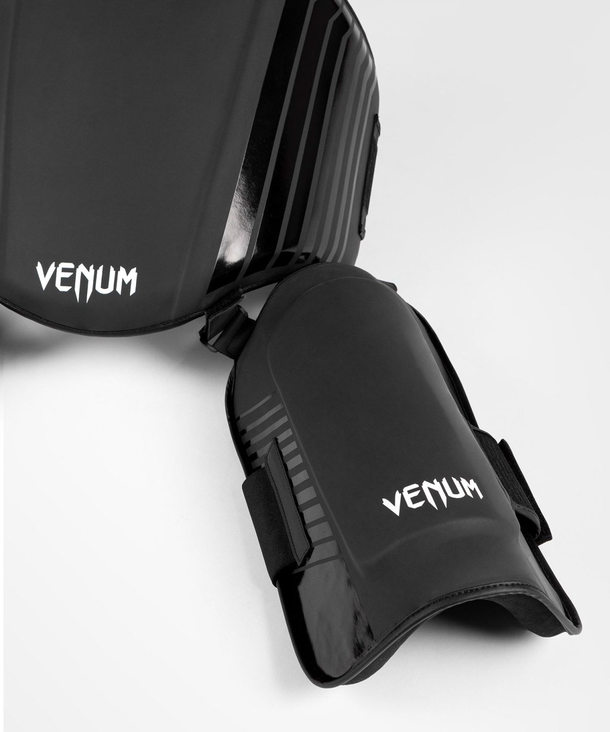 97dd16c0b8f00d3813201cff4e76f5b97cfe191f_CHALLENGER_BELLY_AND_LEGS_PROTECTOR_BLACK_3 VENUM CHALLENGER BELLY AND LEGS PROTECTOR - BLACK/WHITE - Image 3