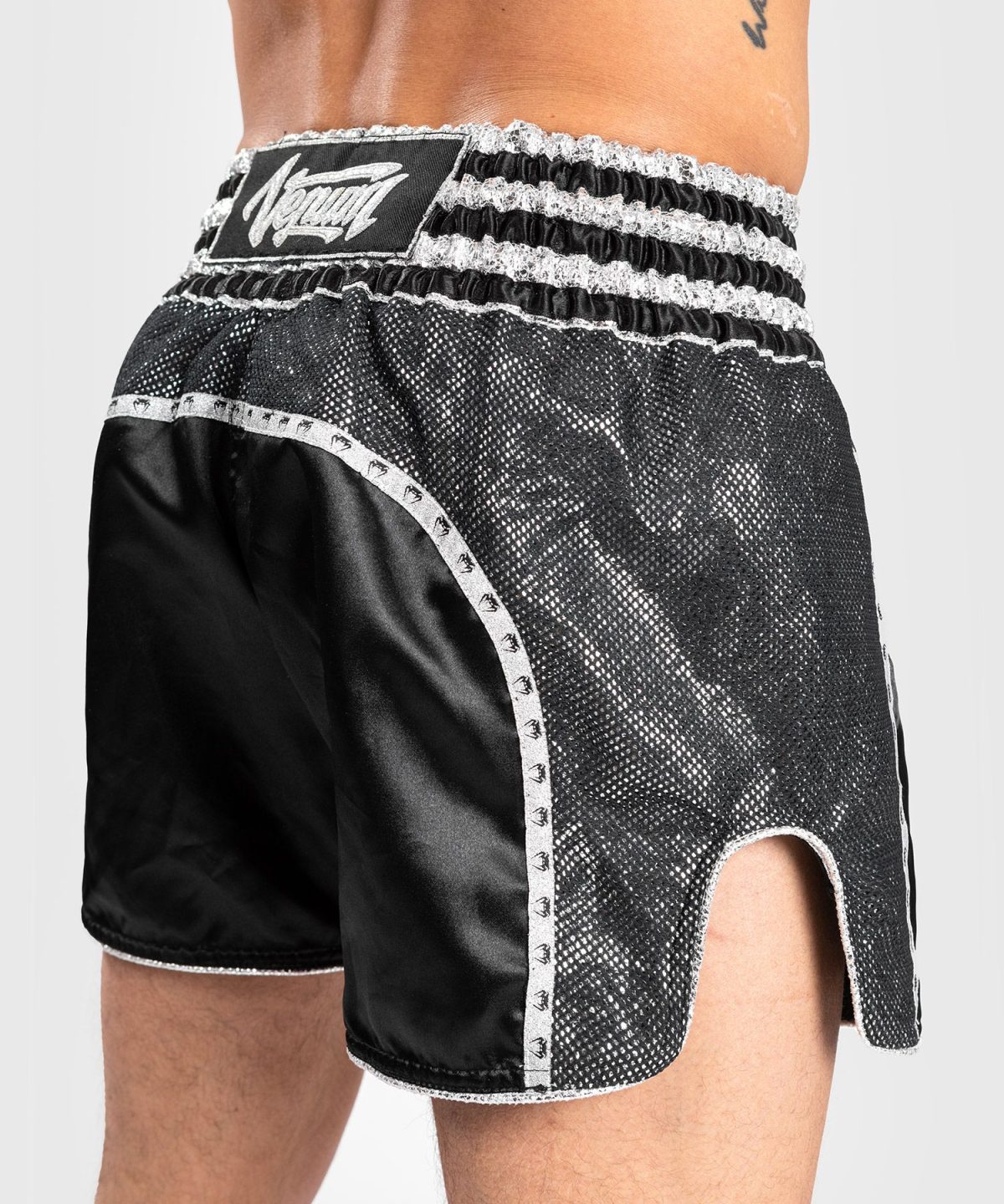 VENUM ABSOLUTE 2.0 MUAY THAI SHORTS - BLACK-SILVER07 VENUM ABSOLUTE 2.0 MUAY THAI SHORTS - BLACK/SILVER - Image 7