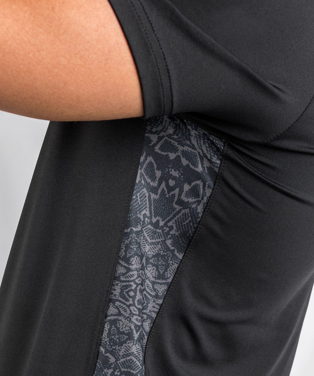 VENUM CLASSIC EVO DRY TECH T-SHIRT - BLACK/WHITE - Image 2