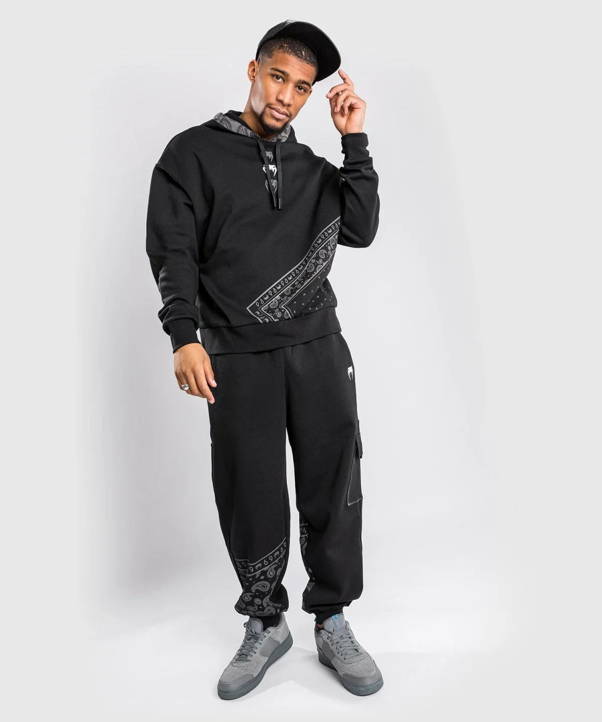 Venum Cali 34 XL Hoody - Oversize- Black - Image 4