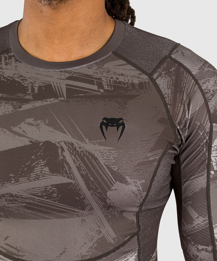 Venum Electron 3.0 Long Sleeve Rashguard - Sand - Image 4