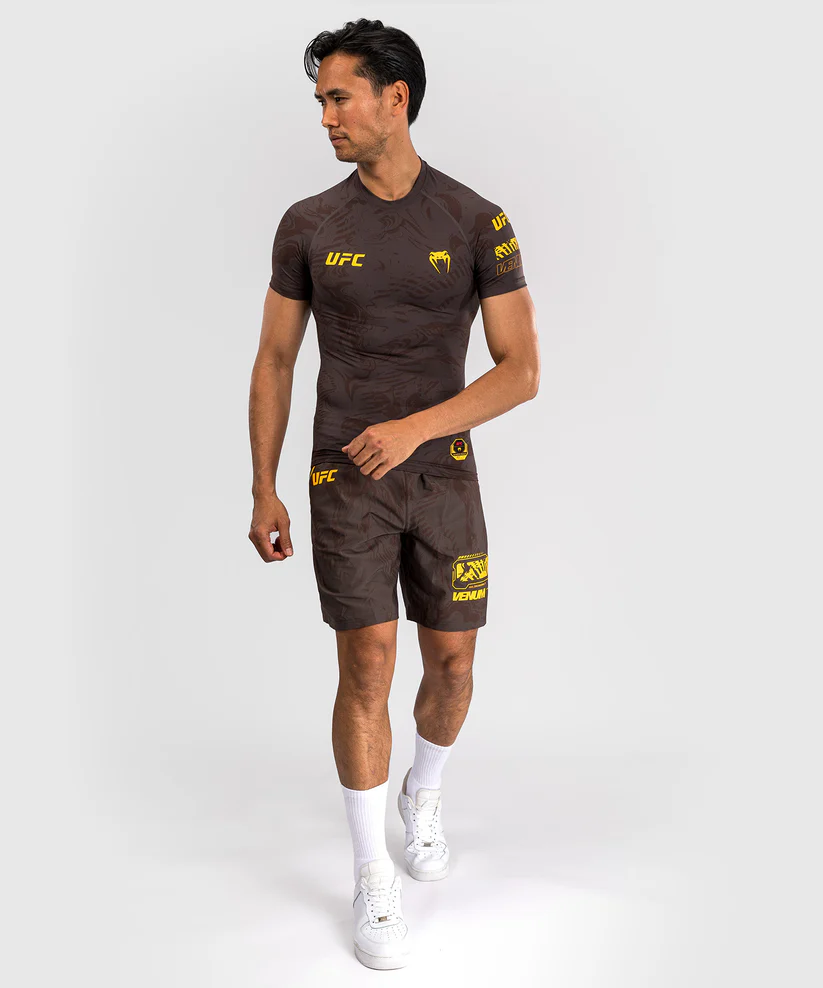 UFC Fusion by Venum Fight Week Men’s Performance Short Sleeve Rashguard - Earthen Brown - Image 2