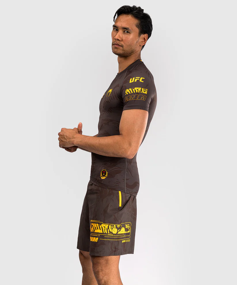 UFC Fusion by Venum Fight Week Men’s Performance Short Sleeve Rashguard - Earthen Brown - Image 3