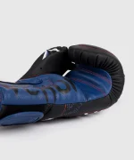 Venum x TEKKEN 8 - Jin Kazama Boxing Gloves - Blue/Black/White - Image 4