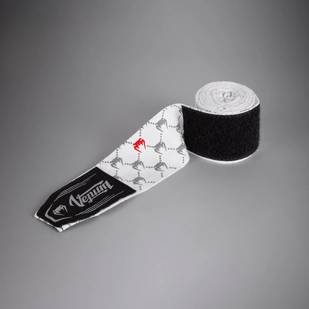 Venum Monogram Hand Wraps Advanced - White 2,5m - Image 3