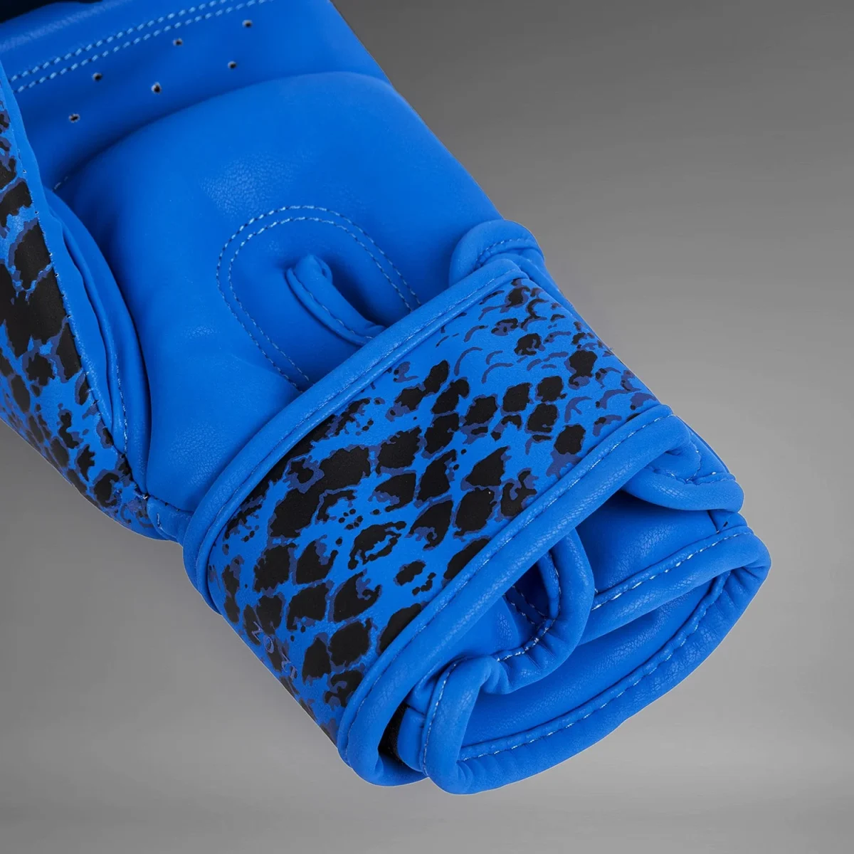 Venum Amazonia VENUM Boxing Gloves - Ultramarine Blue - Image 4
