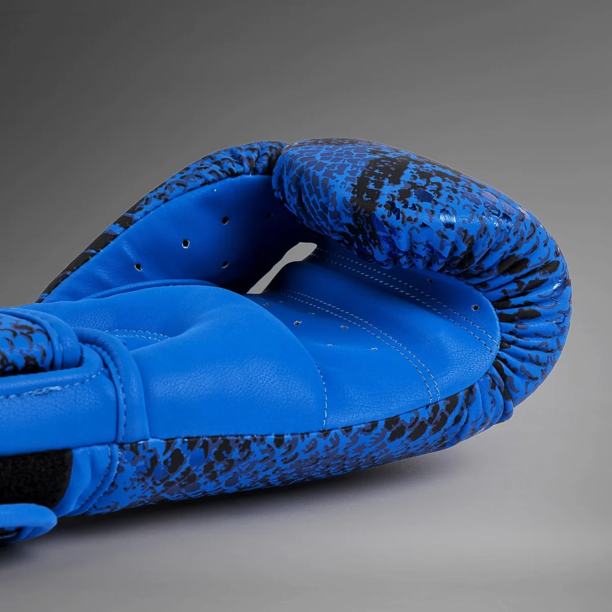 Venum Amazonia VENUM Boxing Gloves - Ultramarine Blue - Image 3